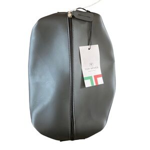 Tom Reves  Men'sToiletry Bag NWT Made in Italy Snaps on each end for low profile